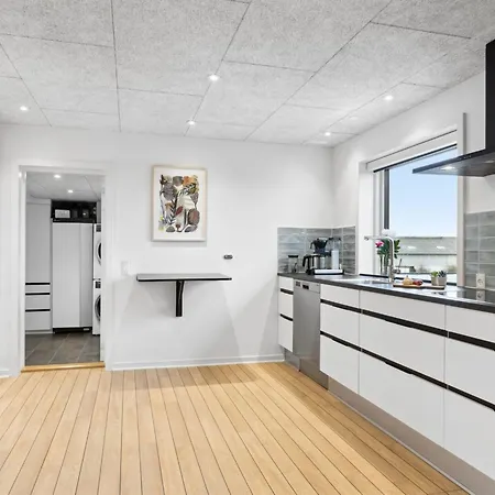 Imilie - 450m From The Sea By Interhome